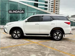 Toyota Hilux SW4