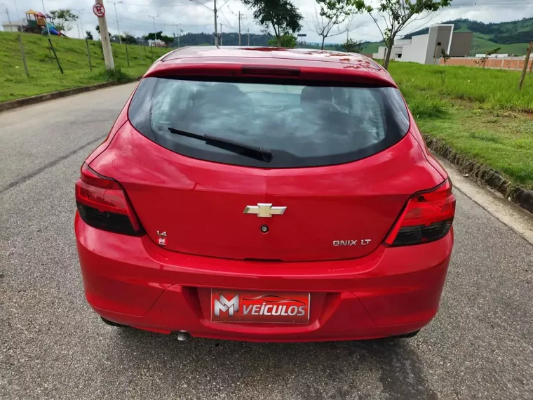 Chevrolet Onix Vermelho 2