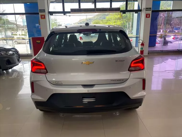 Chevrolet Onix Prata 12