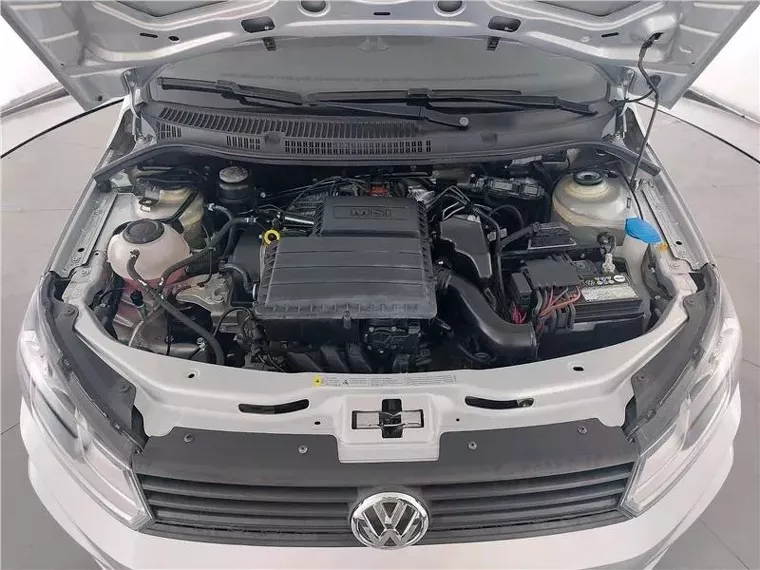 Volkswagen Voyage Prata 16