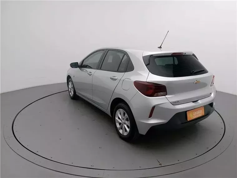 Chevrolet Onix Prata 3