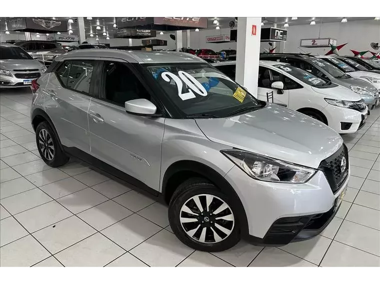 Nissan Kicks Prata 13