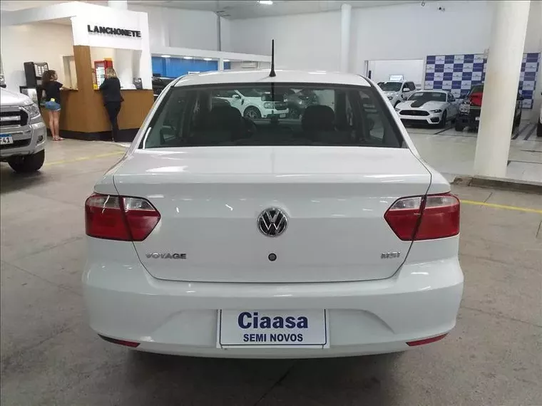 Volkswagen Voyage Branco 5