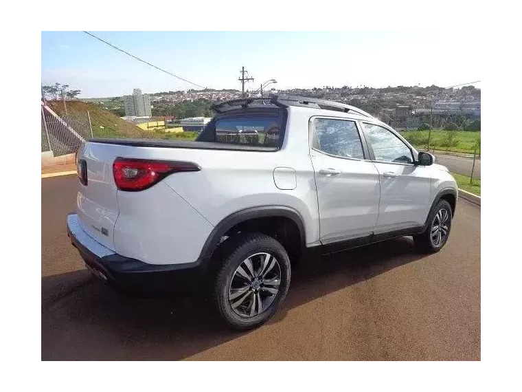 Fiat Toro Branco 4