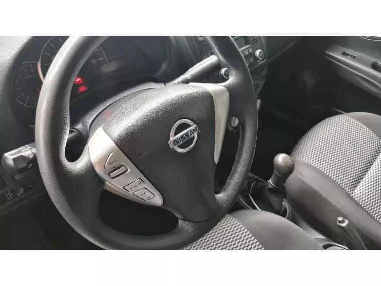 Nissan Versa Branco 9