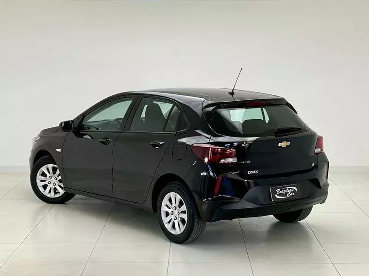 Chevrolet Onix Preto 2