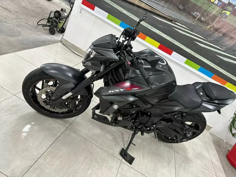 Suzuki GSX-S Preto 8