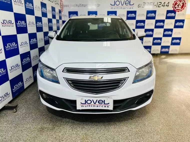 Chevrolet Onix Branco 1