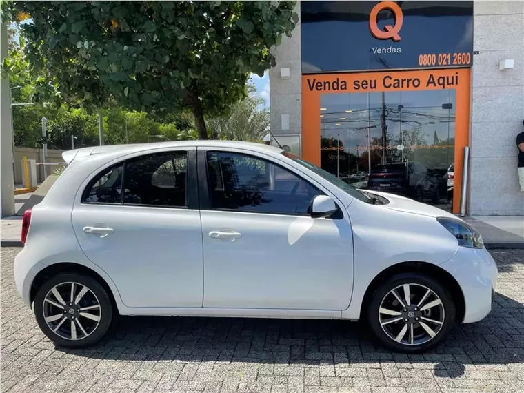 Nissan March Branco 3