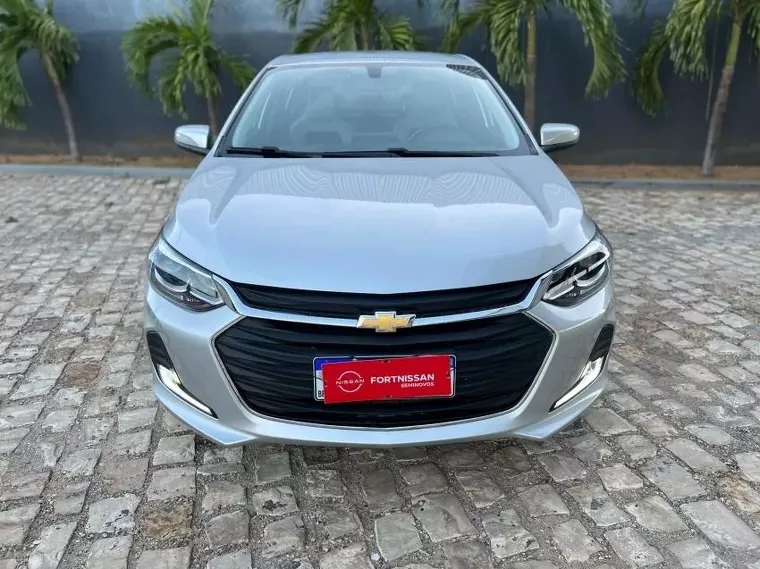 Chevrolet Onix Prata 6