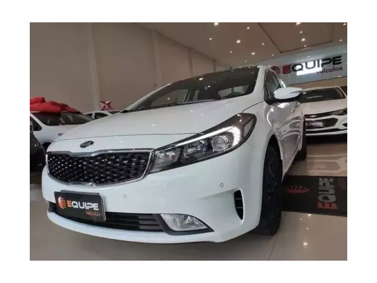 KIA Cerato Branco 6