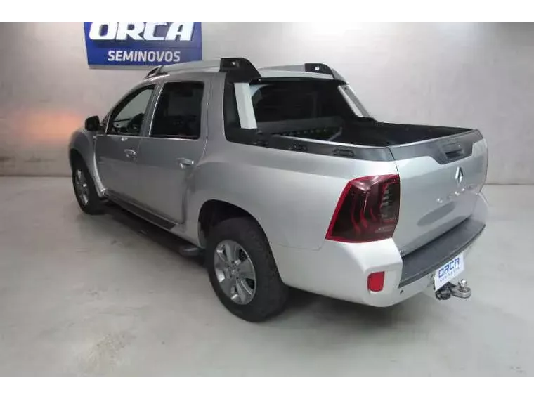 Renault Duster Oroch Prata 8