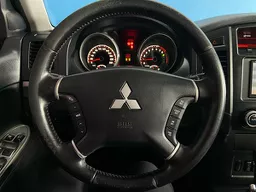 Mitsubishi Pajero Full