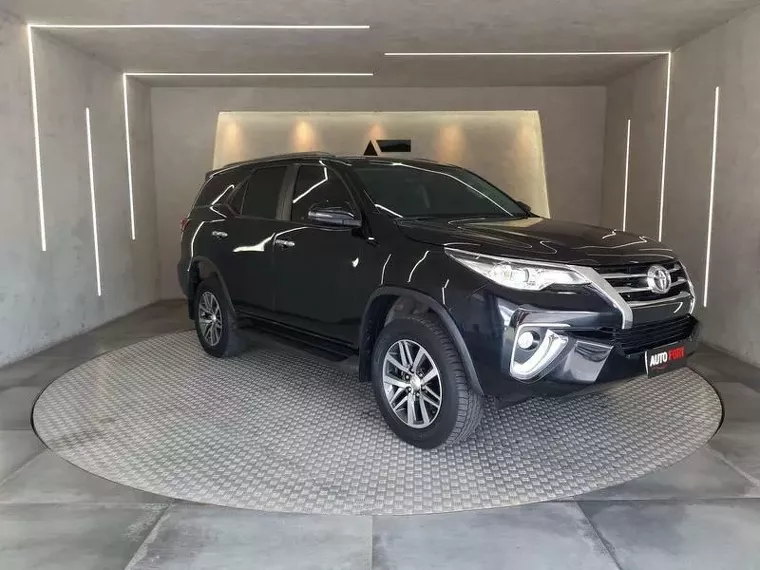 Toyota Hilux SW4 Preto 1