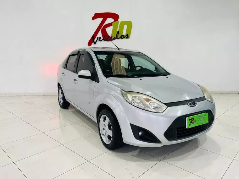 Ford Fiesta Prata 4