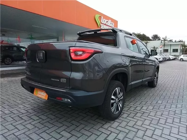 Fiat Toro Cinza 2