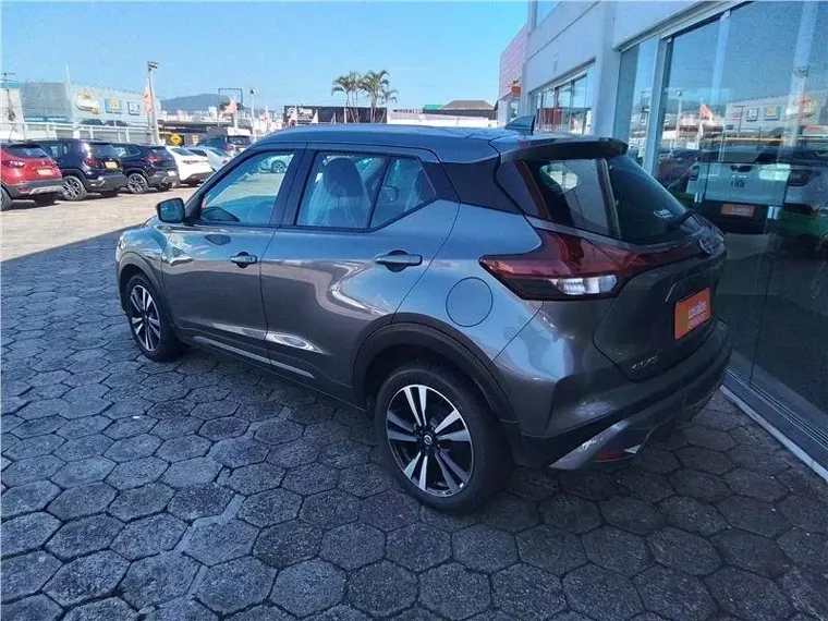 Nissan Kicks Cinza 2