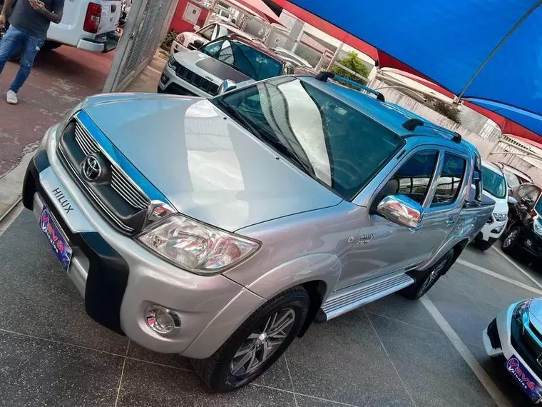 Toyota Hilux Prata 19