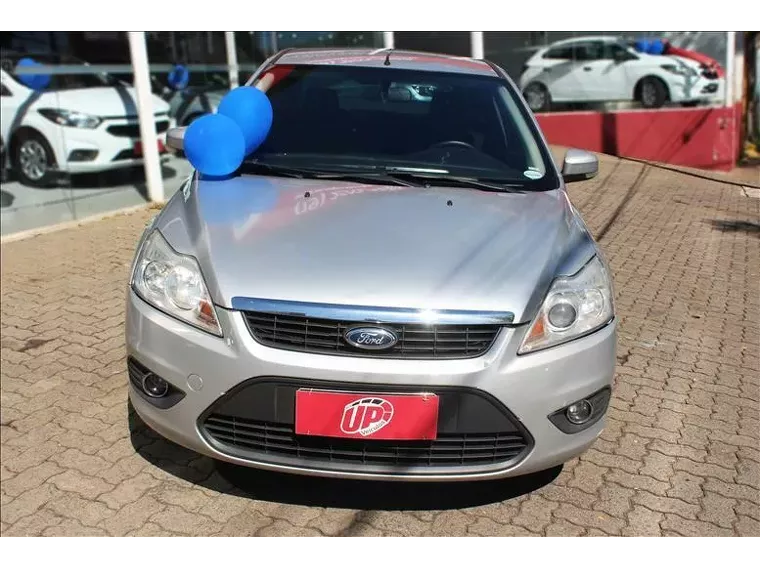 Ford Focus Prata 8