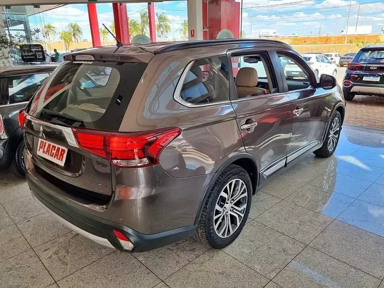 Mitsubishi Outlander Marrom 6