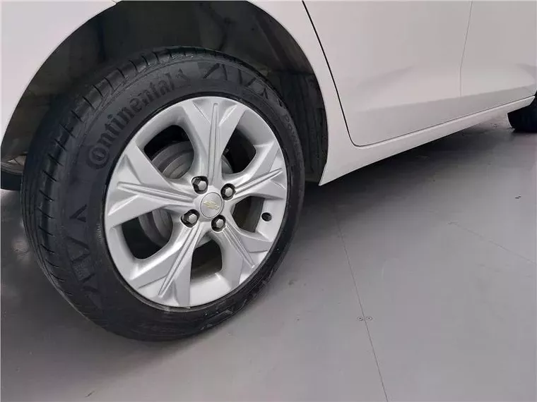 Chevrolet Onix Branco 6