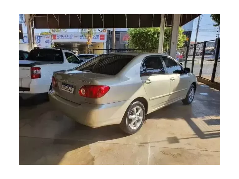 Toyota Corolla Bege 4