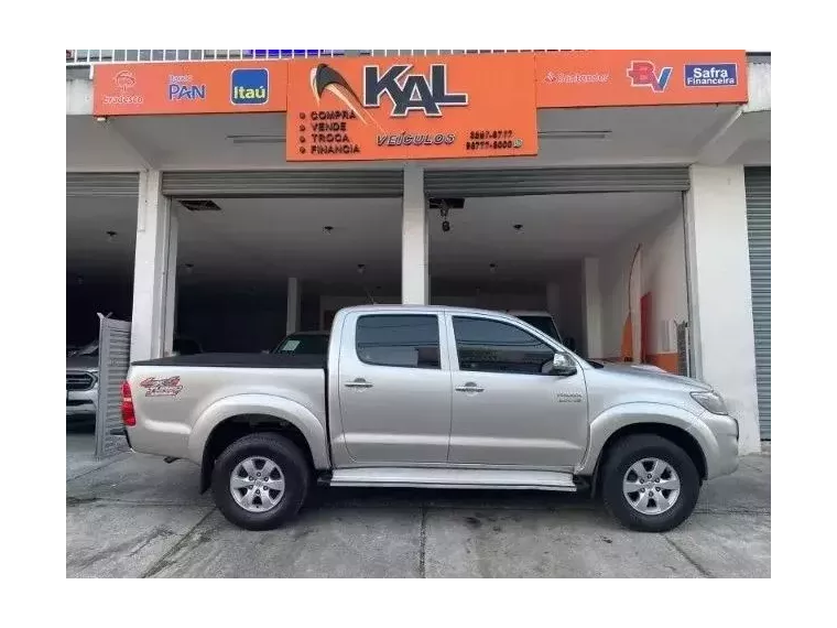 Toyota Hilux Prata 4