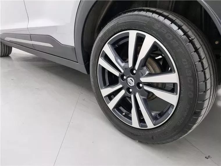 Nissan Kicks Prata 5