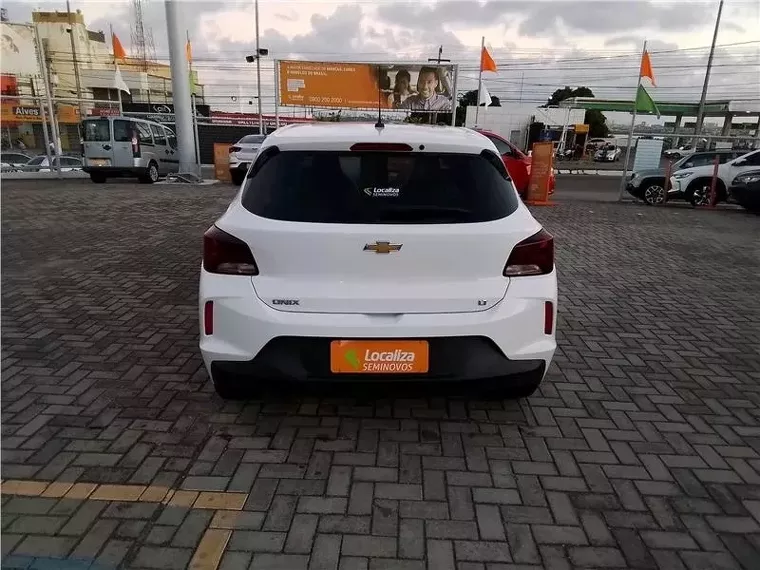 Chevrolet Onix Branco 2