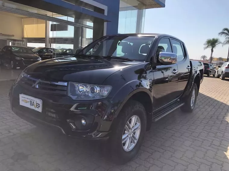 Mitsubishi L200 Triton Preto 4