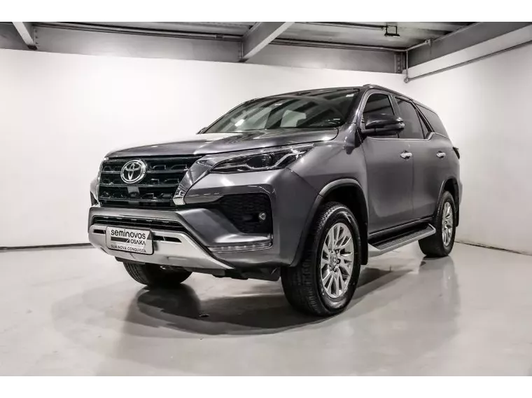 Toyota Hilux SW4 Cinza 4