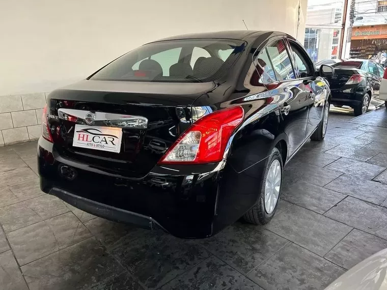 Nissan Versa Preto 12