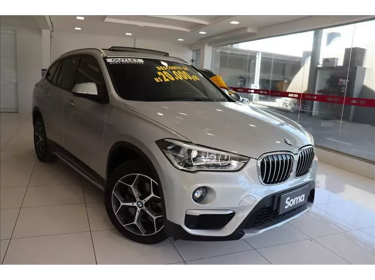 BMW X1 Prata 13