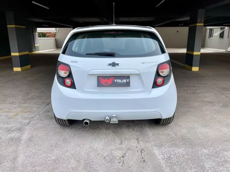 Chevrolet Sonic Branco 5