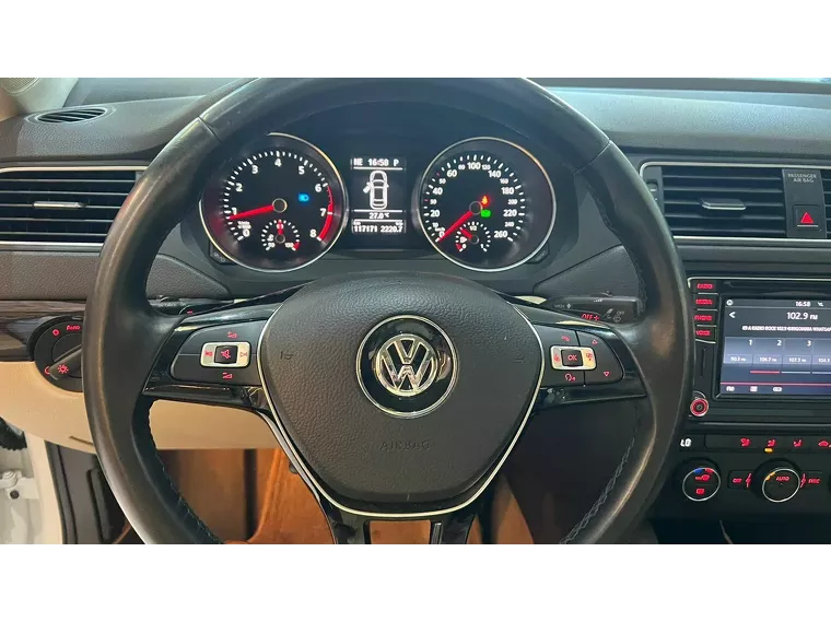 Volkswagen Jetta Branco 21