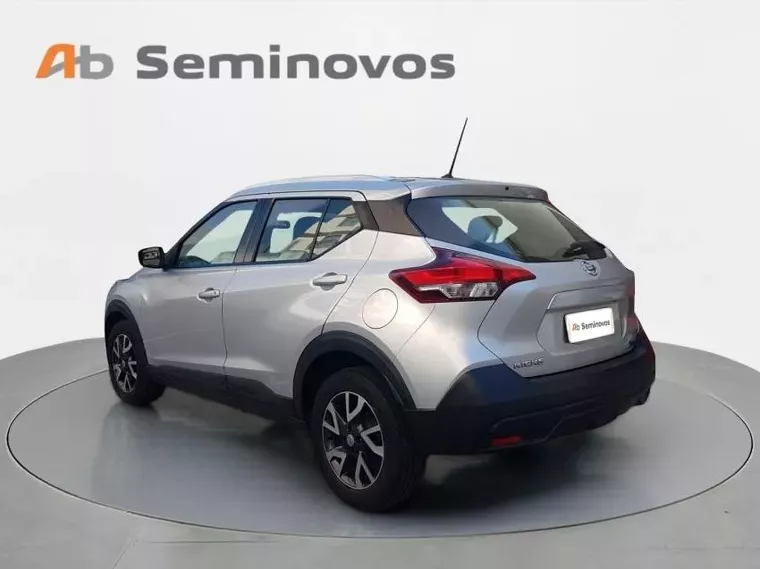 Nissan Kicks Prata 6