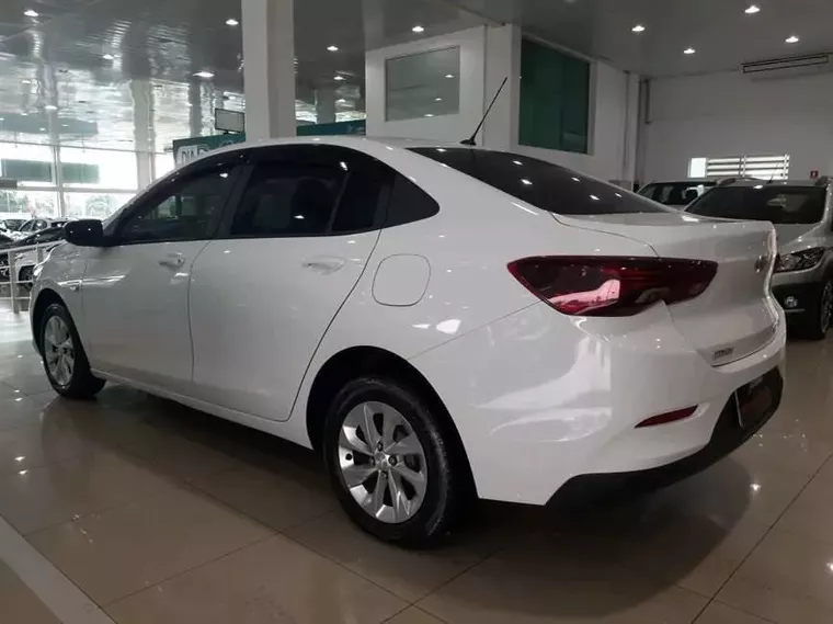 Chevrolet Onix Branco 17