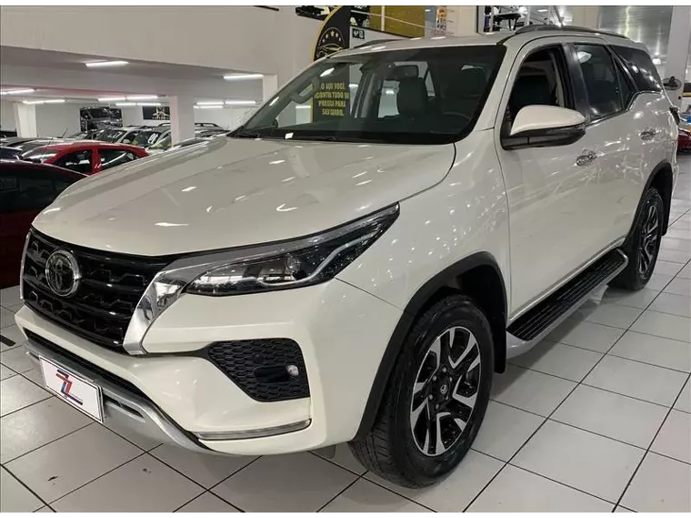 Toyota Hilux SW4 Branco 7