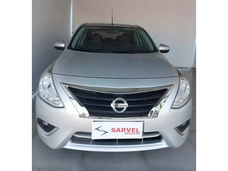 Nissan Versa Branco 4