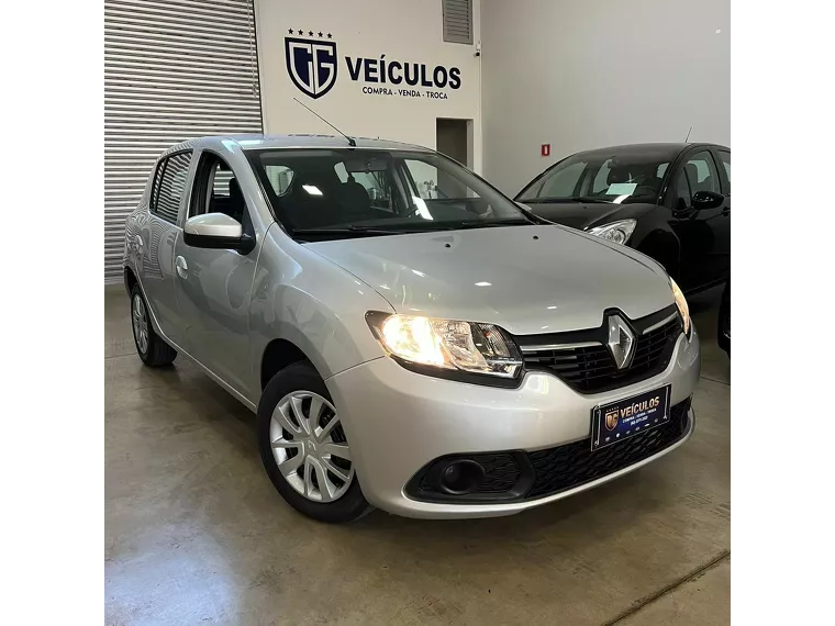 Renault Sandero Prata 4