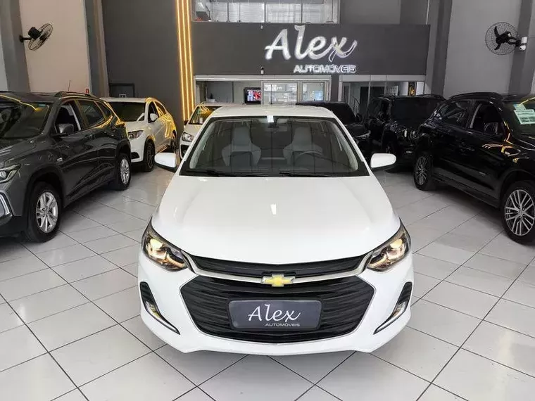 Chevrolet Onix Branco 2