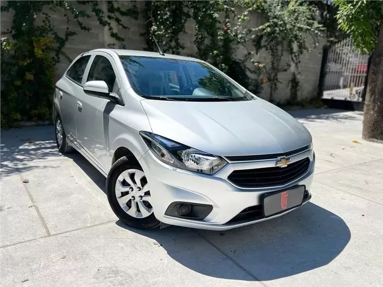 Chevrolet Onix Prata 10