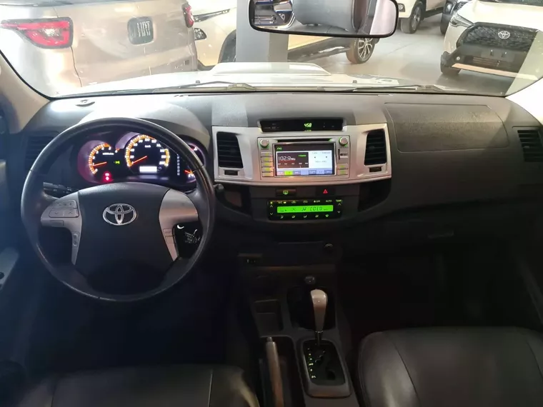 Toyota Hilux Prata 3