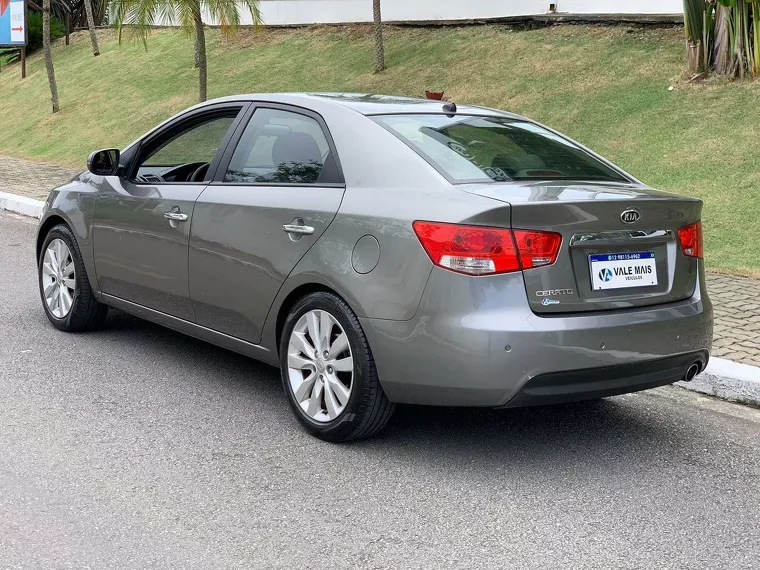 KIA Cerato Cinza 10