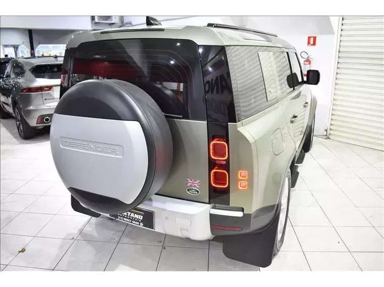 Land Rover Defender Verde 7