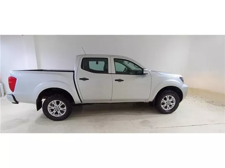 Nissan Frontier Prata 2