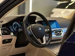 BMW 330i