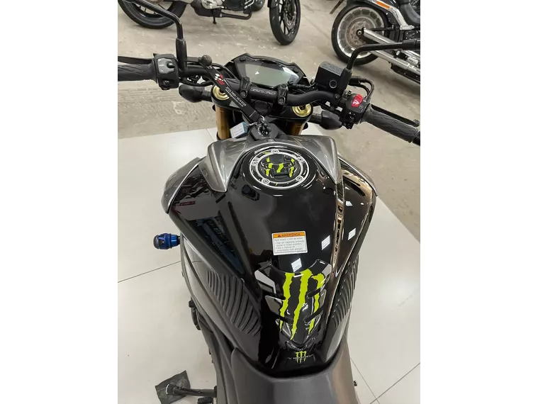 Suzuki GSX-S Preto 11