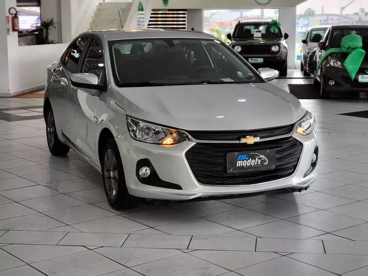 Chevrolet Onix Prata 7