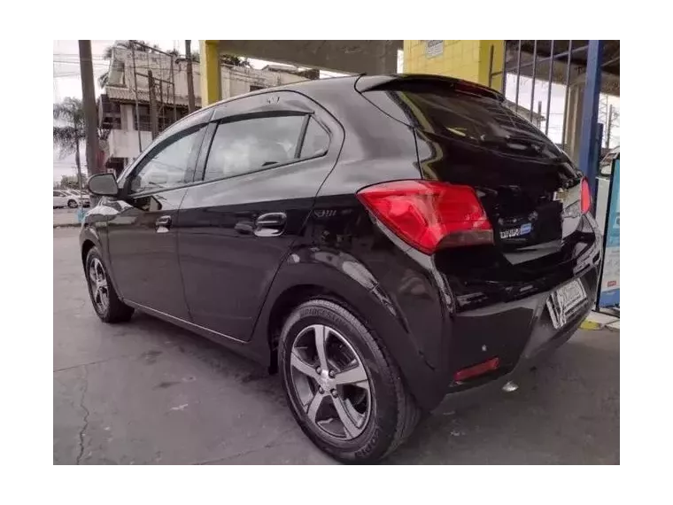 Chevrolet Onix Preto 4